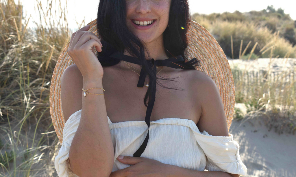 Smiling model at the beach - Wearing gold necklaces layering - Vermeil jewelry - Piper and Pearl - Dainty handmade jewelry made in Montreal - Freshwater pearls