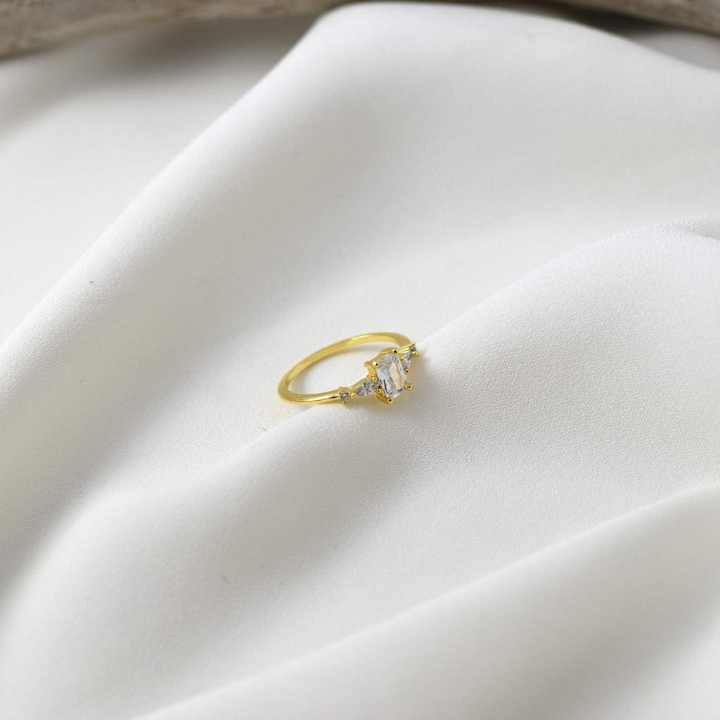 Adeline ring, handmade jewelry in gold vermeil modern and minimalist, made in Montreal, gift for her plated gold on silver. Piper and pearl jewelry