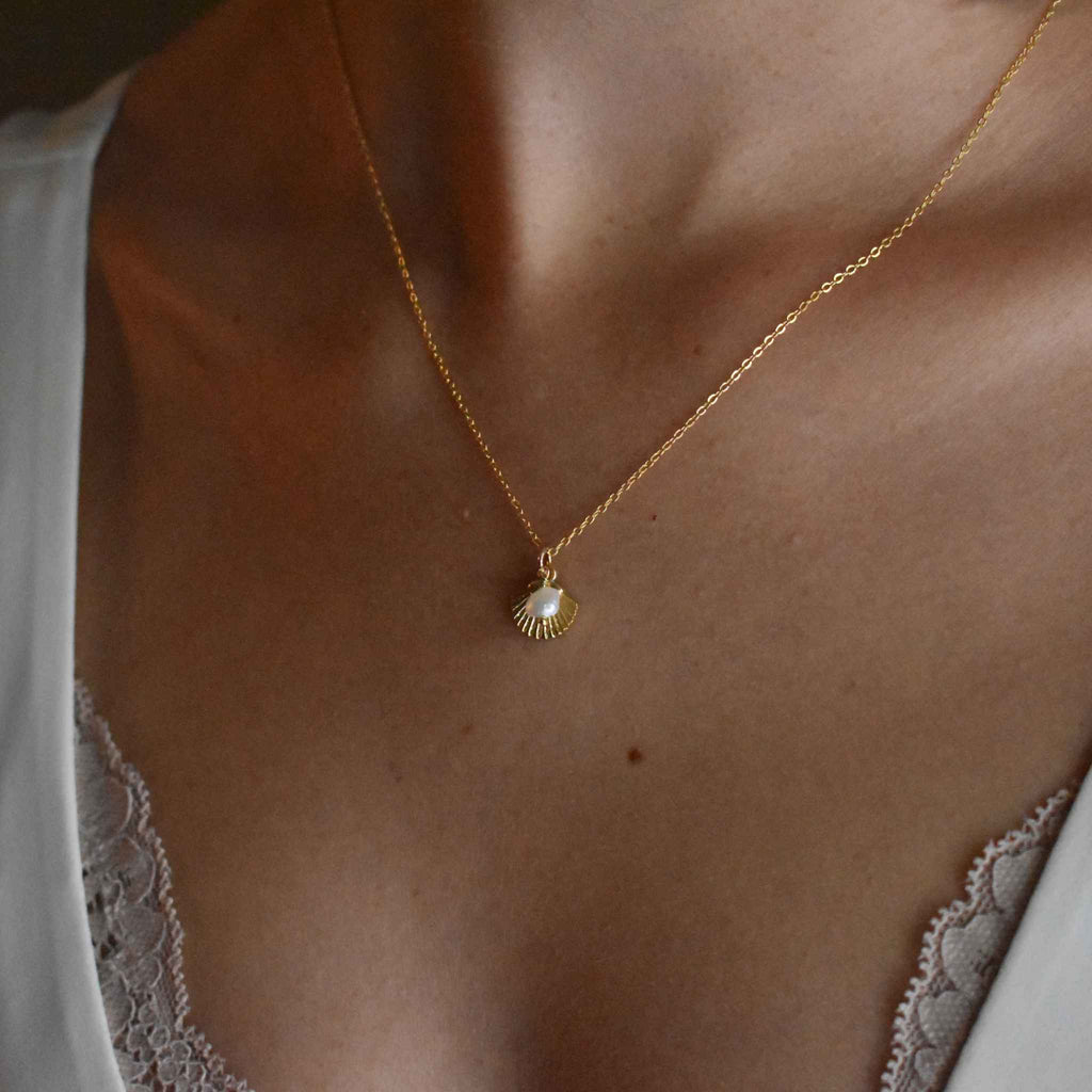 Chrissy Necklace- Dainty Handmade -Gold Minimalist - Modern Gift for Her - Piper and Pearl Jewelry - Montreal Canada Artisan