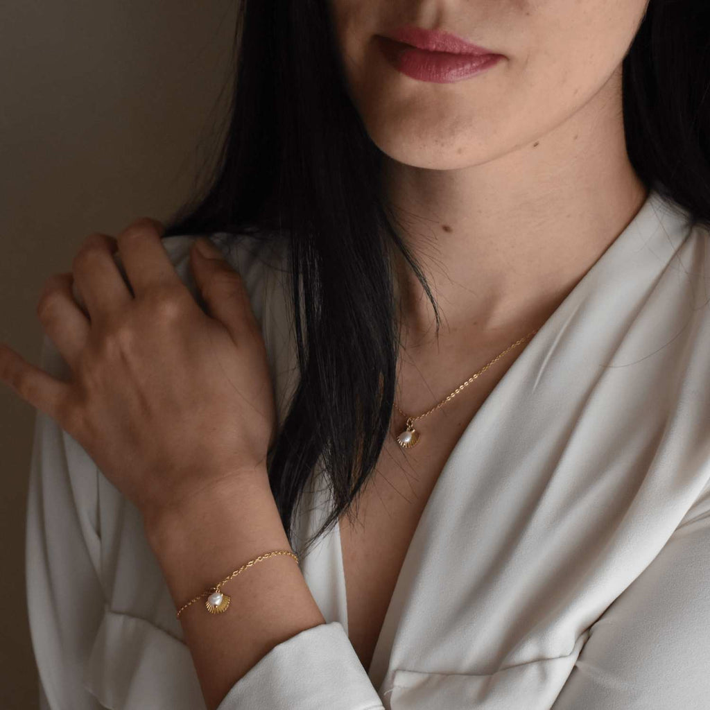 Chrissy Set- Dainty Handmade -Gold Minimalist - Modern Gift for Her - Piper and Pearl Jewelry - Montreal Canada Artisan