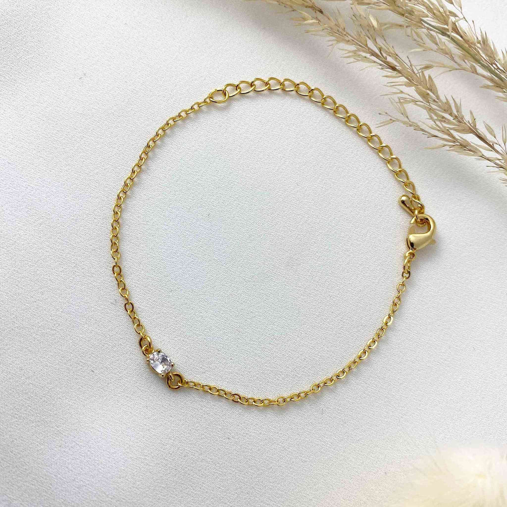 Jackie Bracelet- Dainty Handmade -Gold Minimalist - Modern Gift for Her - Piper and Pearl Jewelry - Montreal Canada Artisan