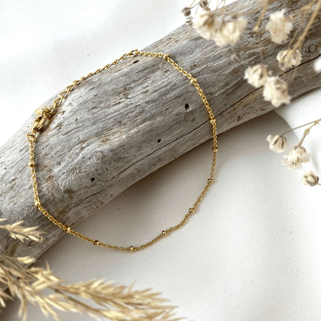 Maeve Bracelet- Dainty Handmade -Gold Minimalist - Modern Gift for Her - Piper and Pearl Jewelry - Montreal Canada Artisan