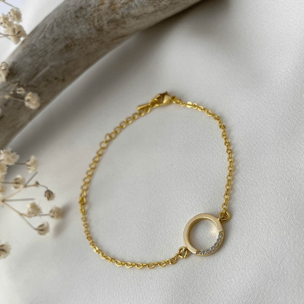 Manon Bracelet- Dainty Handmade -Gold Minimalist - Modern Gift for Her - Piper and Pearl Jewelry - Montreal Canada Artisan