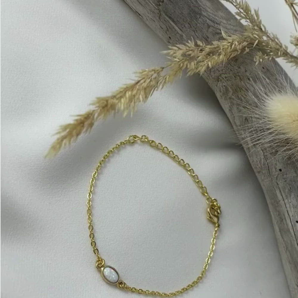 Colette Bracelet- Dainty Handmade -Gold Minimalist - Modern Gift for Her - Piper and Pearl Jewelry - Montreal Canada Artisan